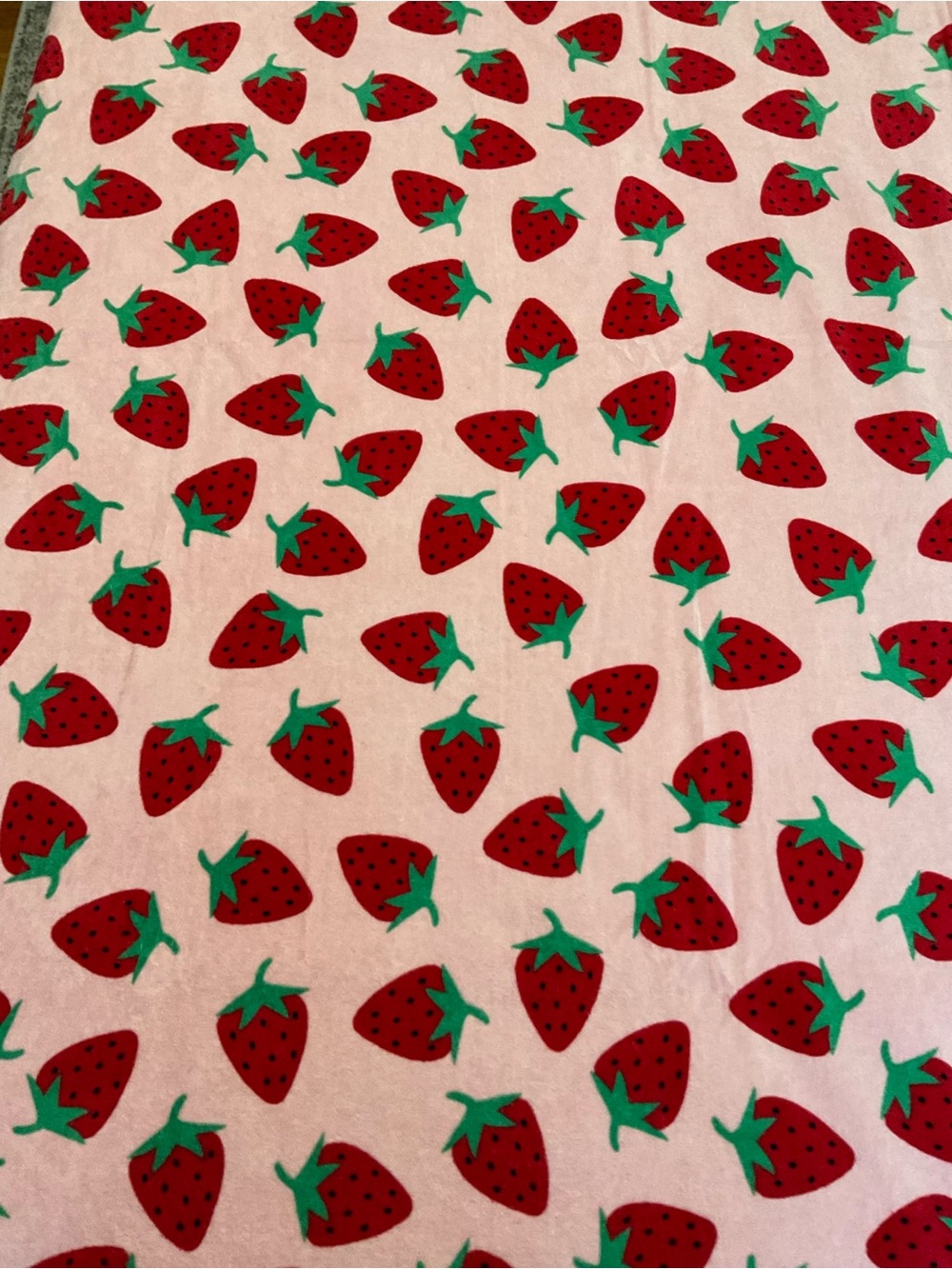 NWT Kate Spade Oversized Beach Towel - Strawberries 36”x72” Towel 1 - Picture 7 of 8